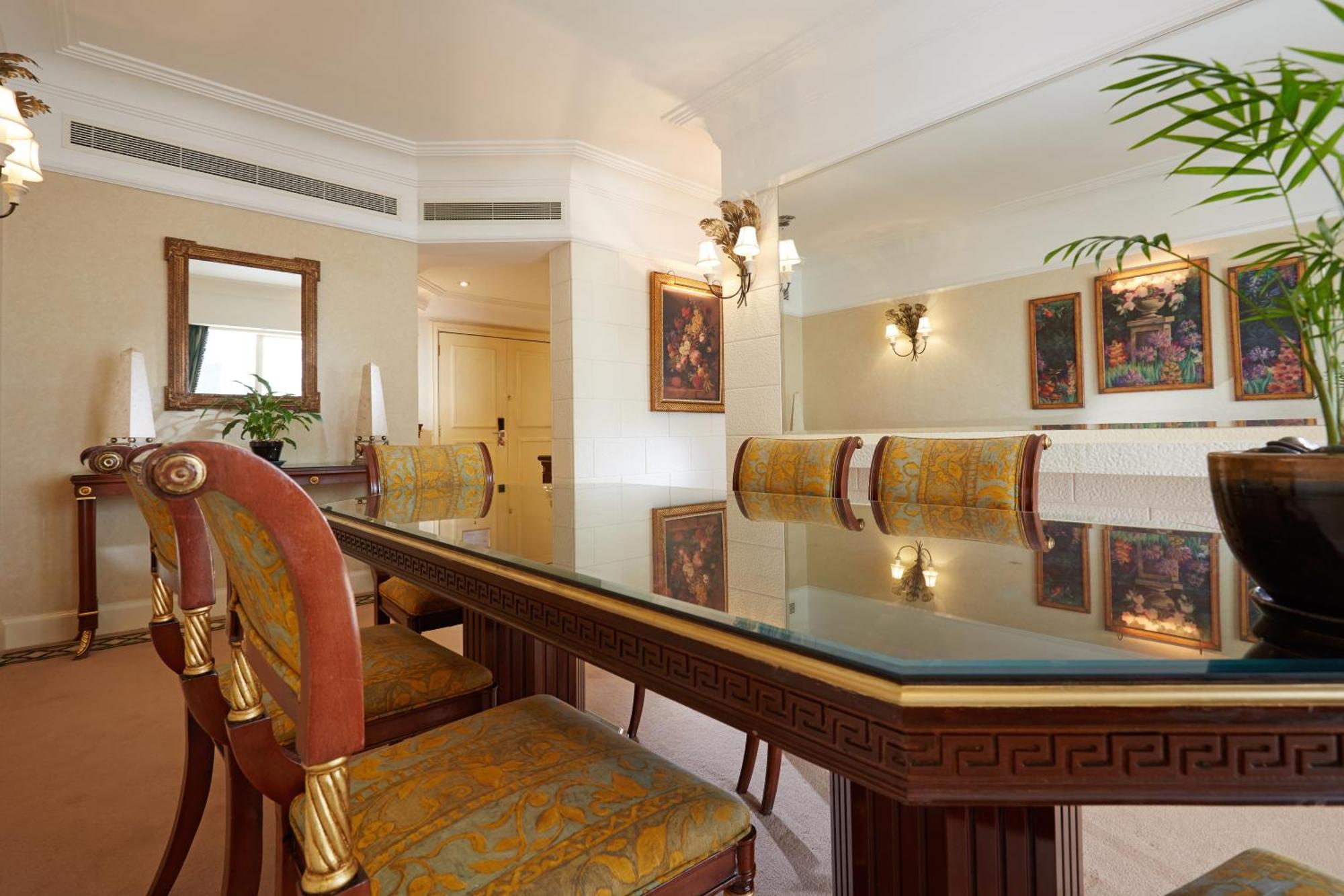 Two-Bedroom Presidential Suite